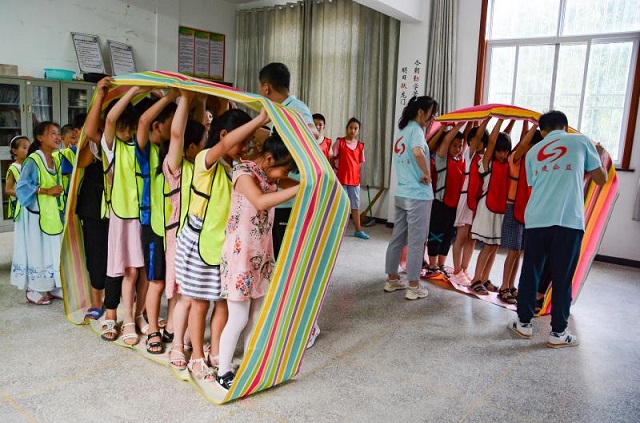 七彩志愿行 青春進課堂——記合肥院志愿者團隊走進石臺縣仙寓鎮(zhèn)碧潭村支教活動-8-640.jpg 七彩志愿行 青春進課堂——記合肥院志愿者團隊走進石臺縣仙寓鎮(zhèn)碧潭村支教活動-8-640.jpg